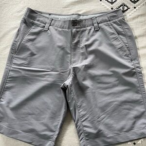 Under Armour golf shorts size 34